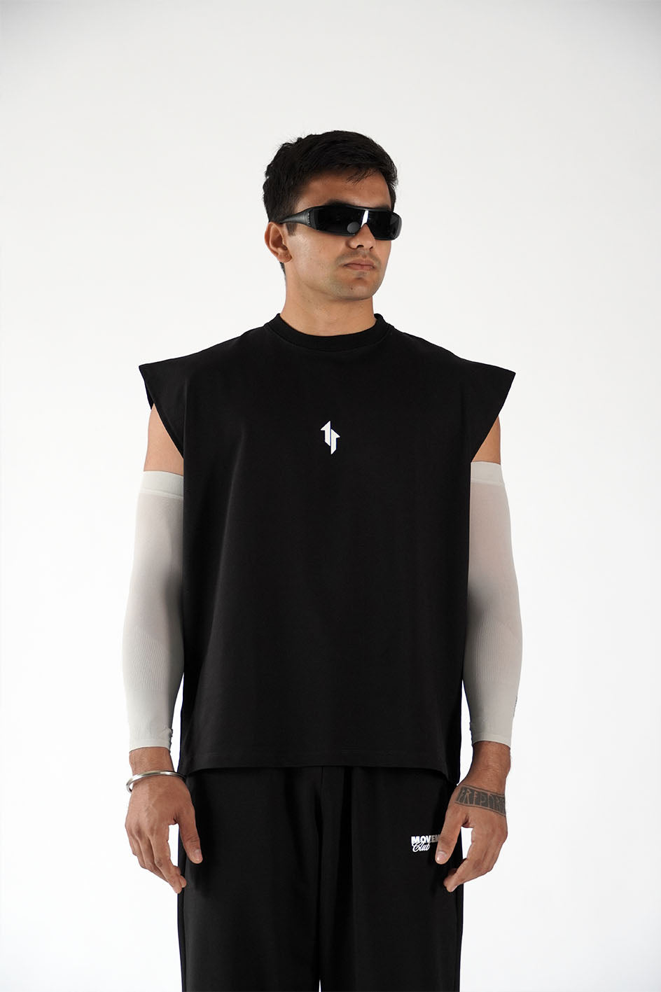 MVMNT VEST BLACK