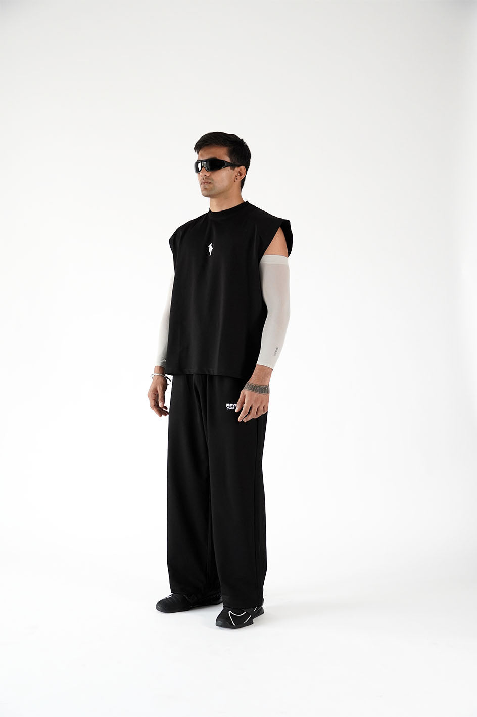 MVMNT VEST BLACK