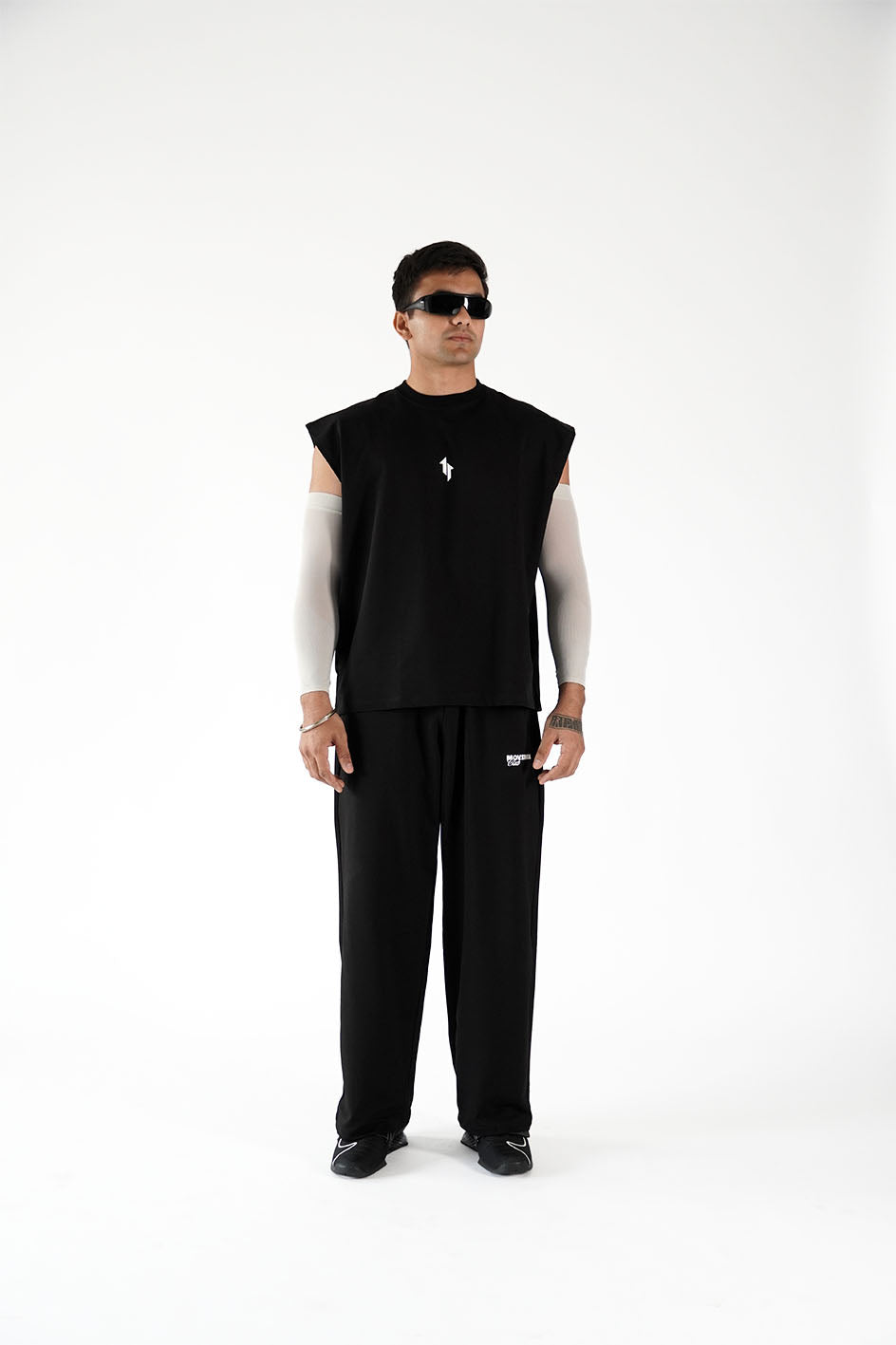MVMNT VEST BLACK